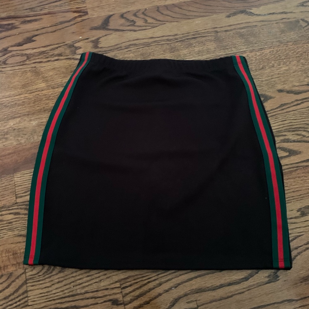Green and red detailed skirt